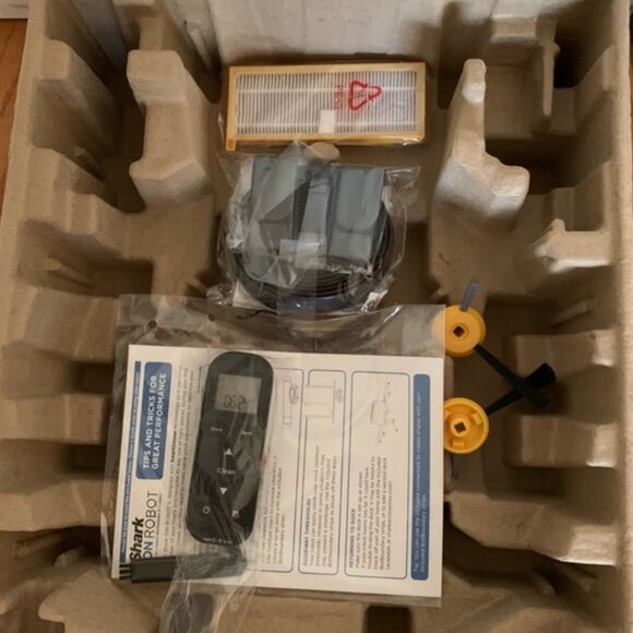 NIB Shark Ion Robot Vacuum RV720 40 NWT - Picture 3 of 7